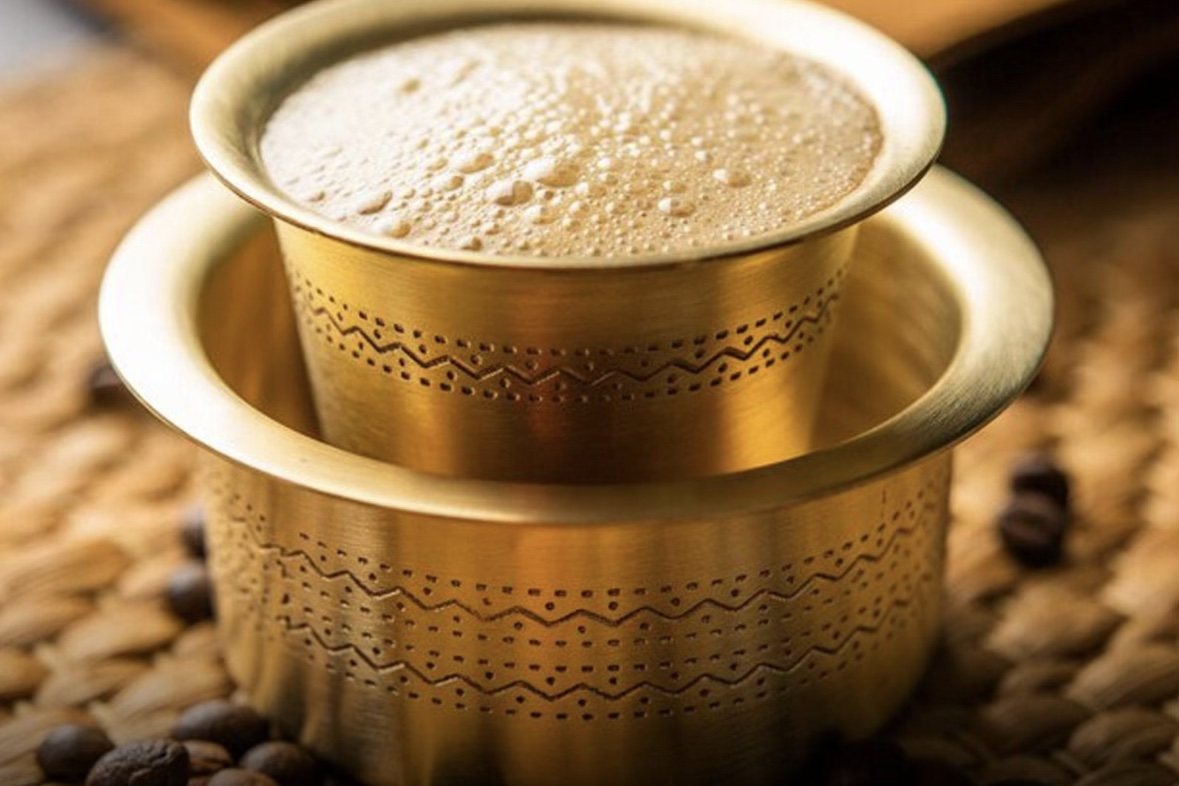 Filter Kaapi – südindischer Filterkaffee im Messing-Dabarah