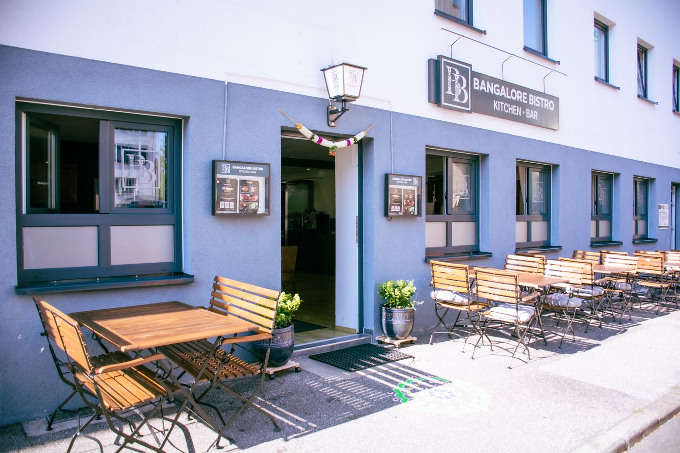 Eingang und Außenbereich in der Mauerstraße 20